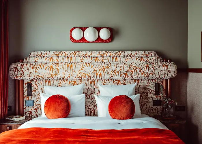 1.75 Paris La Treve Hotel